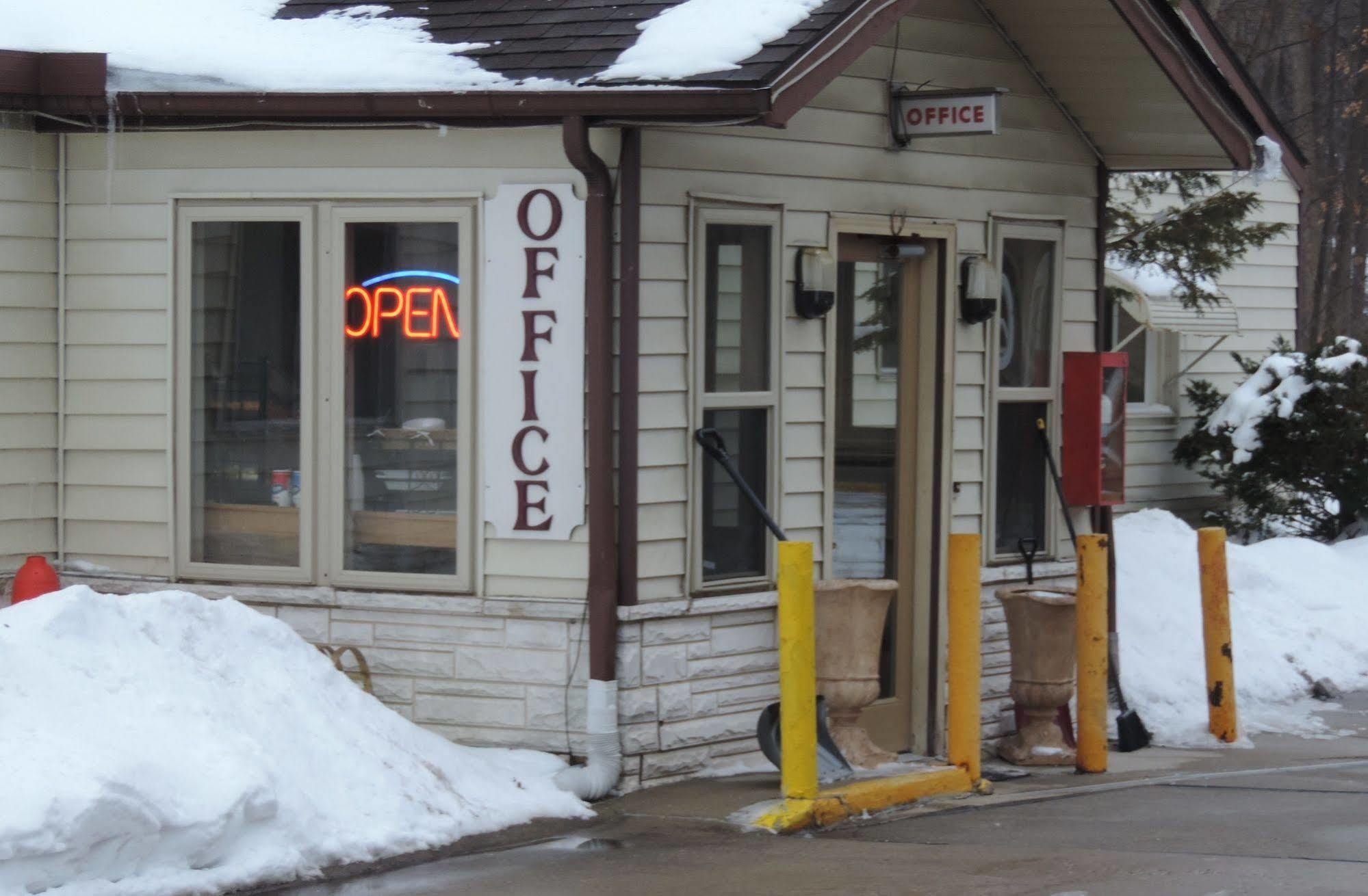 Gratiot View Motel Shields Extérieur photo